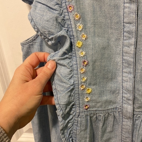 Madewell Chambray Embroidered Ruffle Button Down EUC - Picture 5 of 9